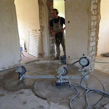 Erstellen eines runden Deckenloches für eine Wendeltreppe durch unsere Zirkelsäge.